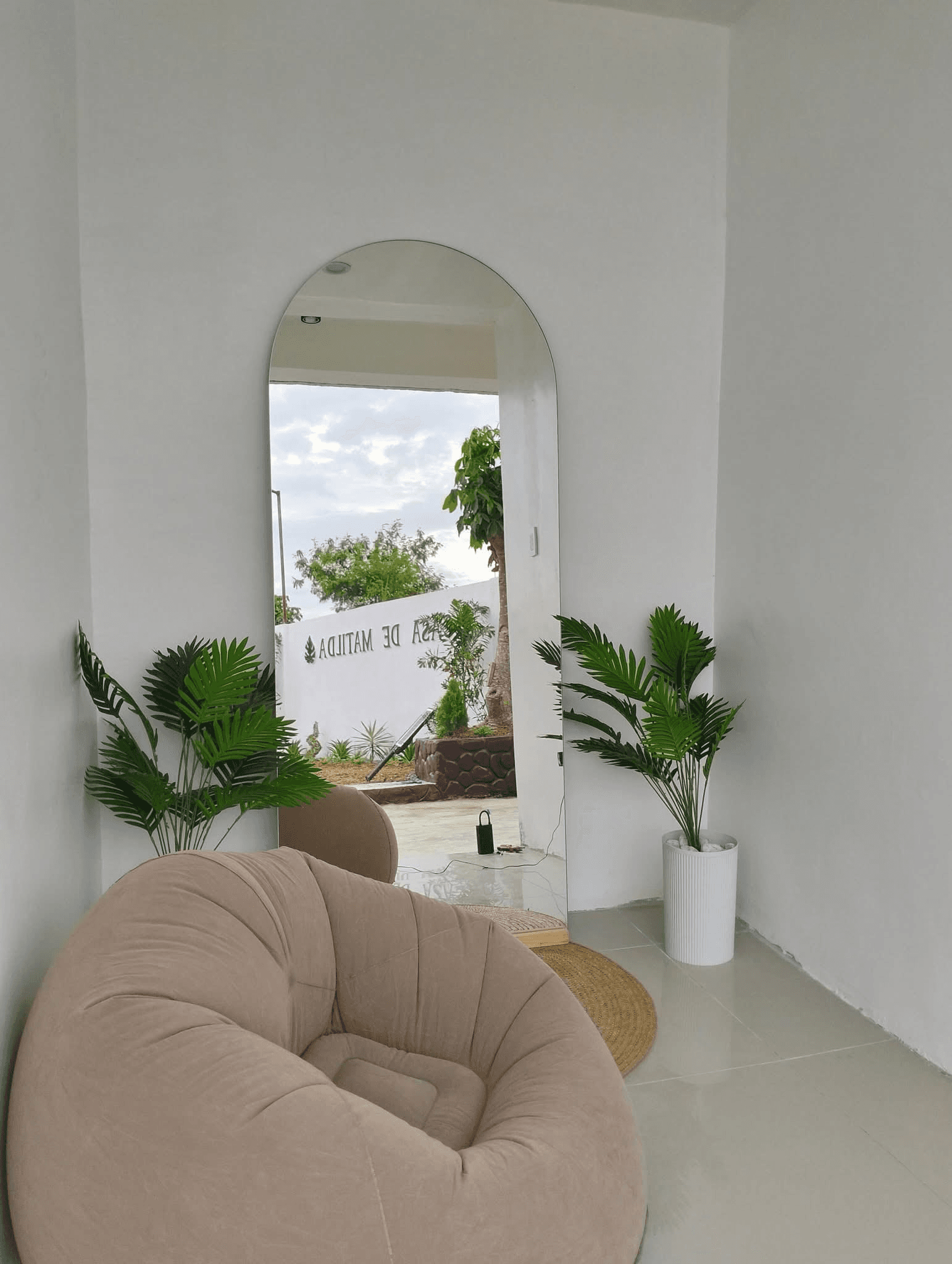 Mirror Area